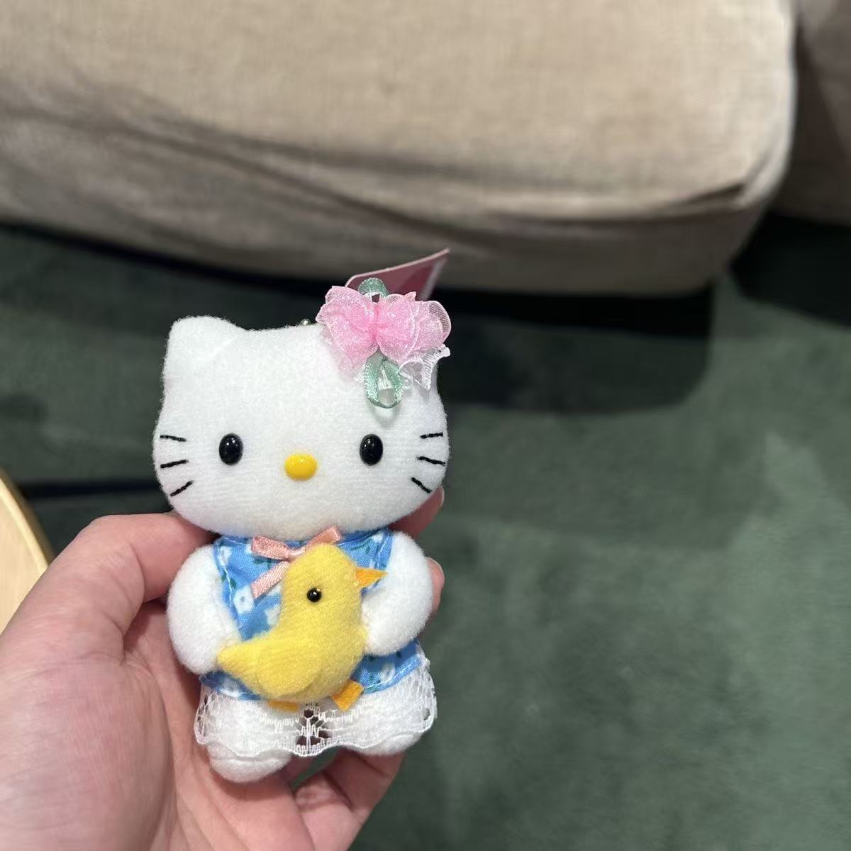 Hello Kitty Hug Duck Floral Dr - Good Floral & Wedding Decor Supply recension och pris