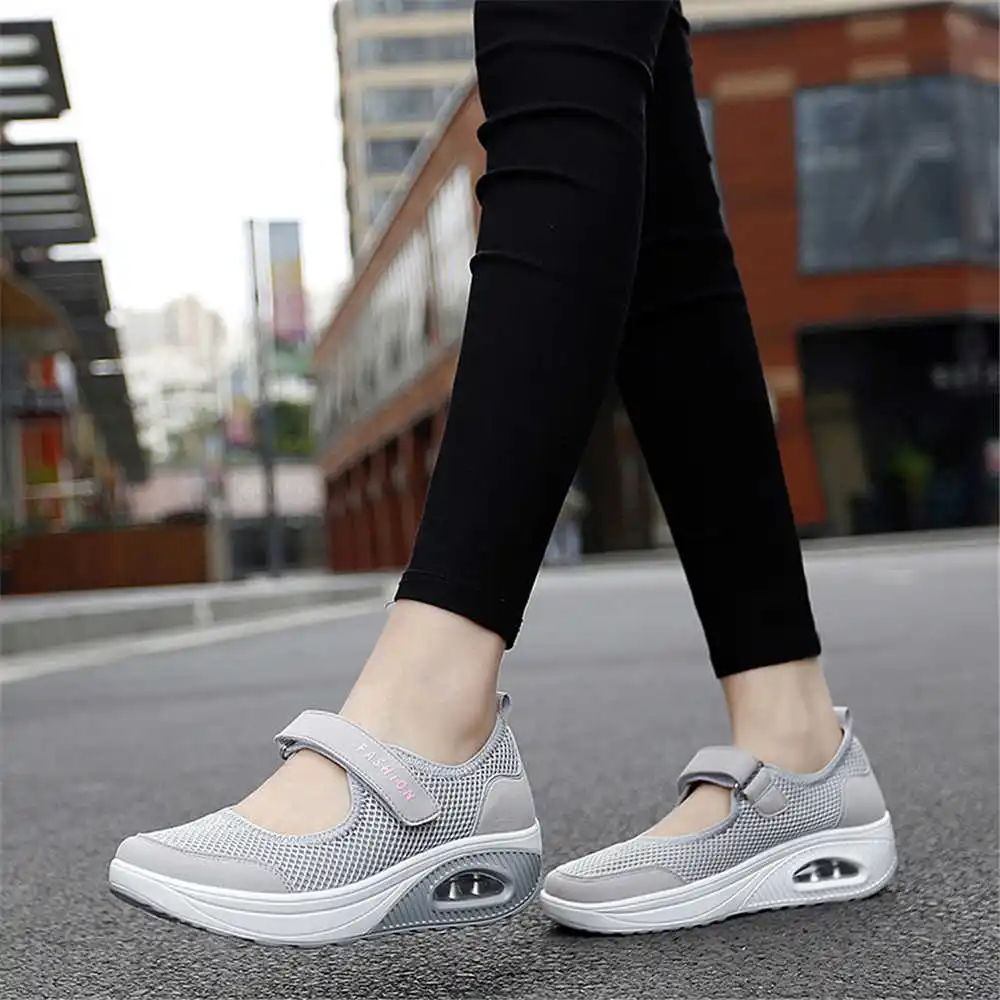 36-41 Demi-season Colored Snea - Wedding Supply Resale recension och pris